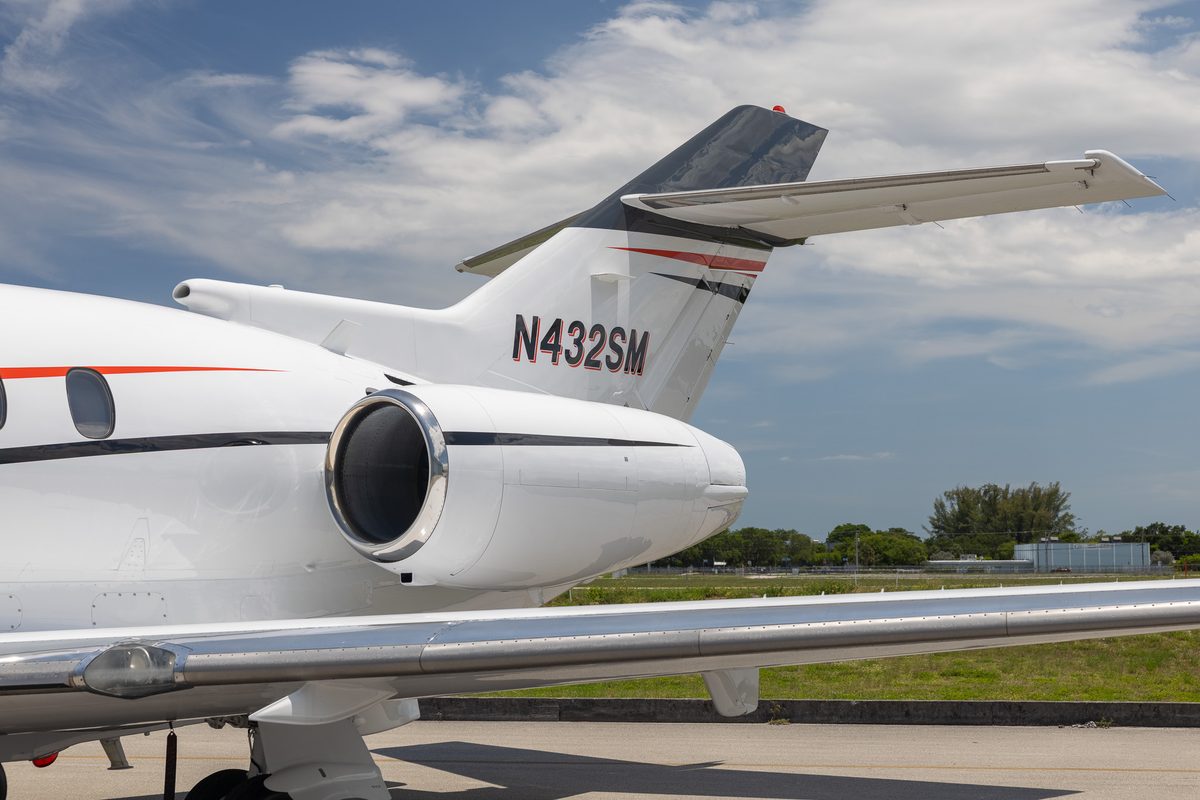 Hawker 800XP N432SM empennage