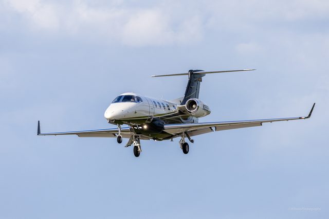 Embraer Phenom 300 N395FX