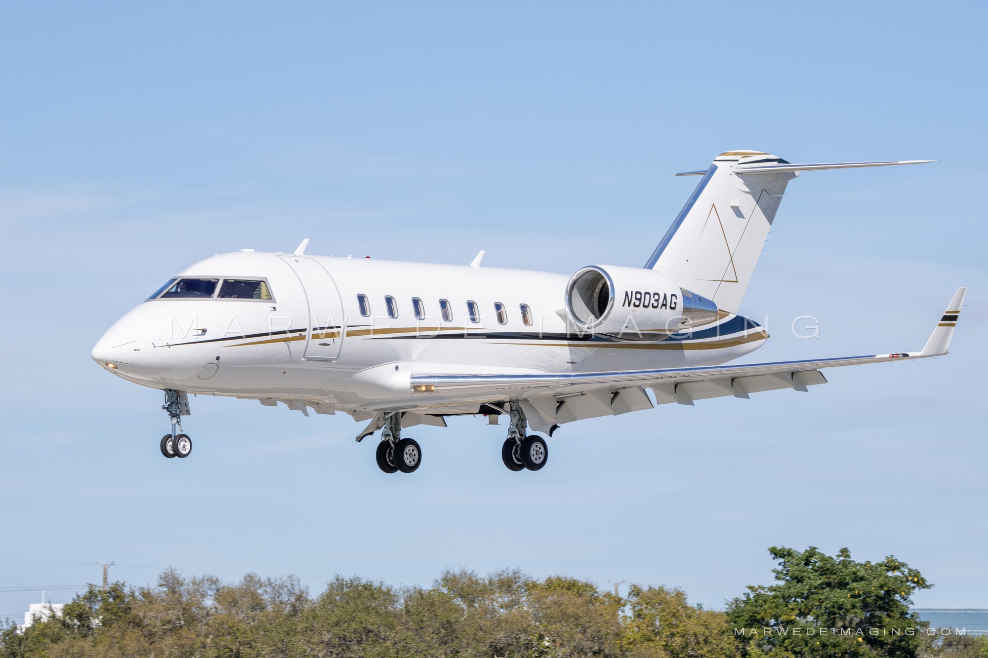 Bombardier Challenger 604 / 605 N903AG photographed at KBCT on 2026-01-03
